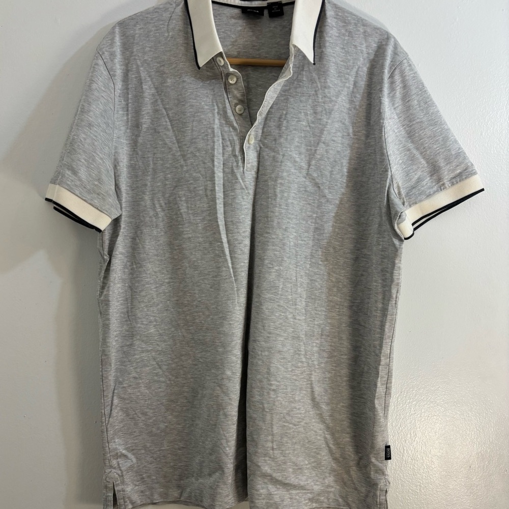 Men’s Grey Hugo Boss Polo Shirt Featuring Contrasting Collar and Cuff Accents.